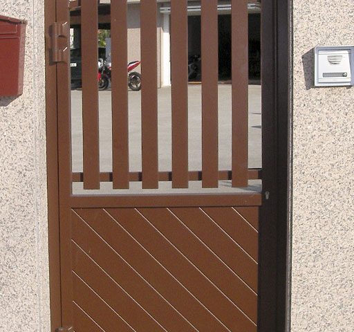 Puerta entrada casa en aluminio