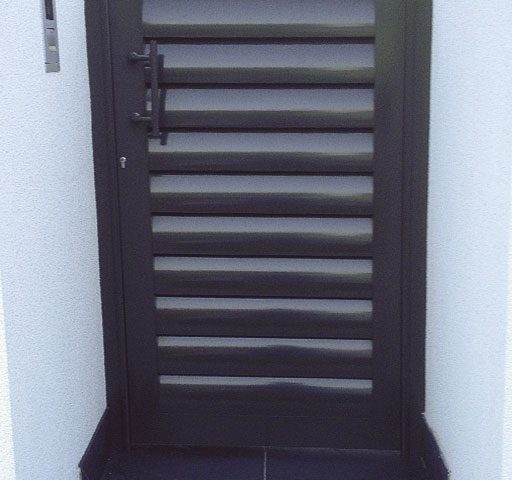 Puerta entrada casa en aluminio