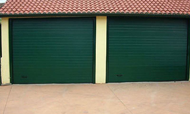 Portones de garaje verde